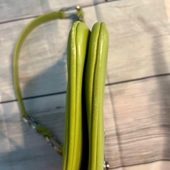 Burberry London Green Shoulder Bag EUC & Near Mint Locking Clasp Closure - Picture 4 of 14